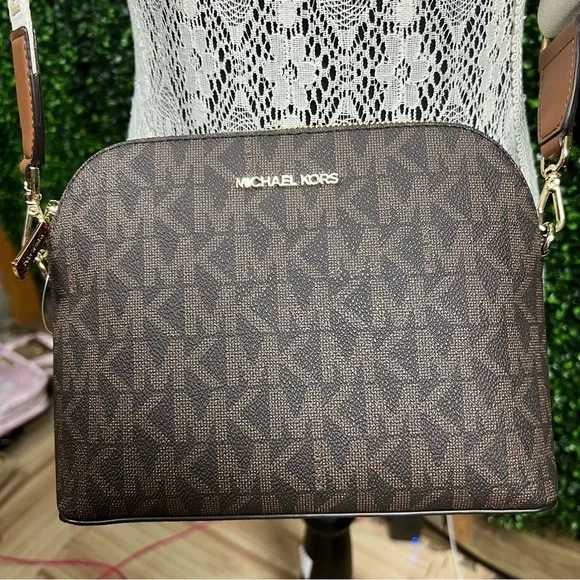 MICHAEL KORS | Cindy Large Dome Crossbody w/ Wide Strap - Picture 3 of 6